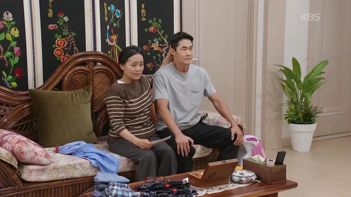 Bae Jung-nam es descubierto con una cámara escondida en su cajón: "Te dije que no te acercaras a la cámara"