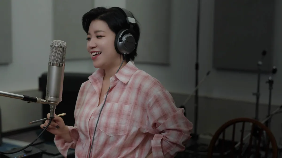 J-Cera Performs Live Version of 'Life is Beautiful' in Recording Studio