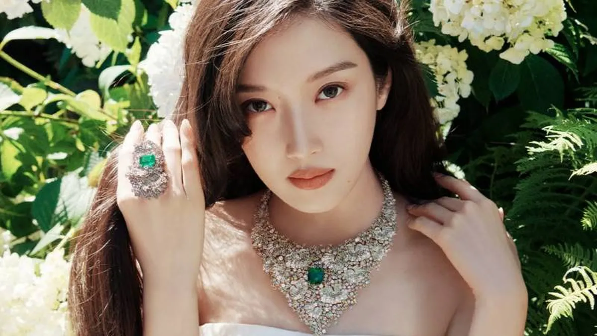 문가영, "배우는 수백 개의 인생을 사는 것" 다미아니 화보 속 담백한 고백