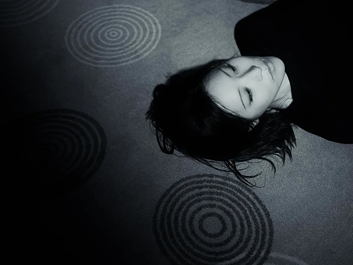 Sumin aparece en el video musical oficial de +82