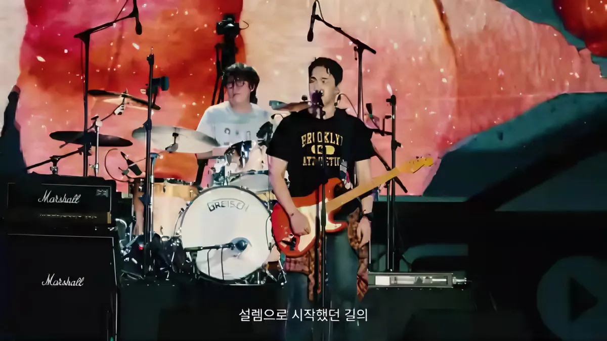 Far East Asia Tigers Vocalist and Drummer Perform 'Gil' Live at Jeonju JUMF