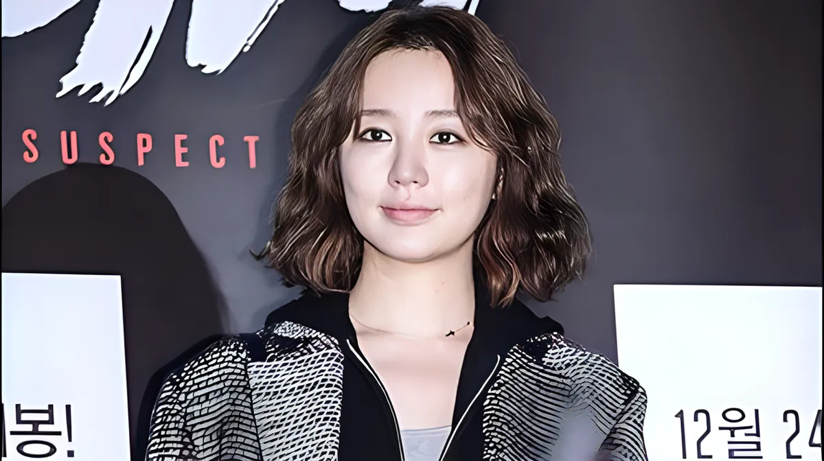 Yoon Eun-hye and Chae Jung-an Reunite at Premiere of Film 'For the Present'