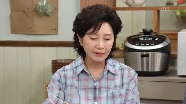Kim Hye-ok contemplates a way to live with her family again in KBS Drama YouTube clip