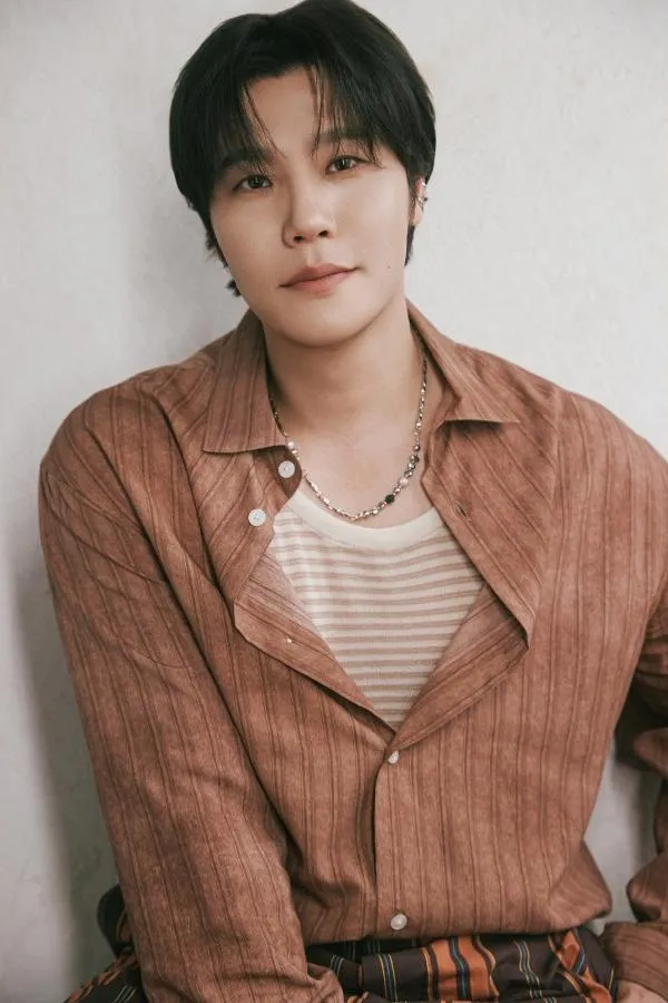 Lee Hyun Renews Contract with Big Hit Music, Continuing 19-Year Partnership