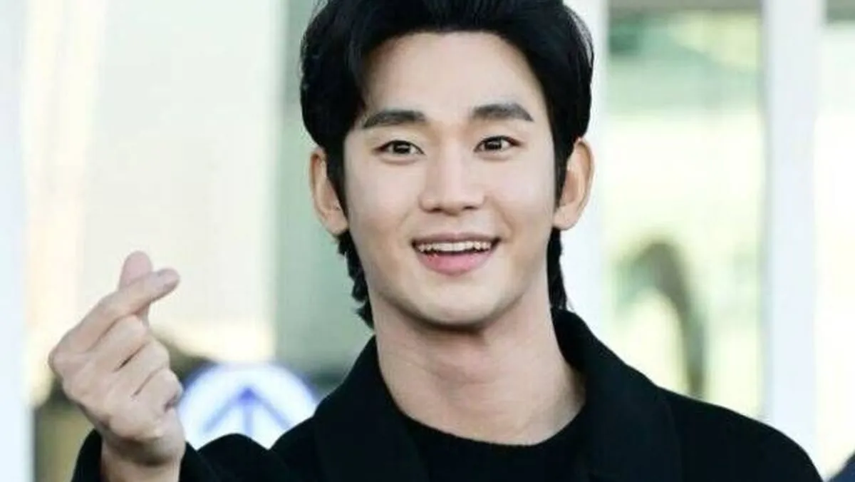 Kim Soo-hyun fans mark 19 years with 3,800 children's outfits