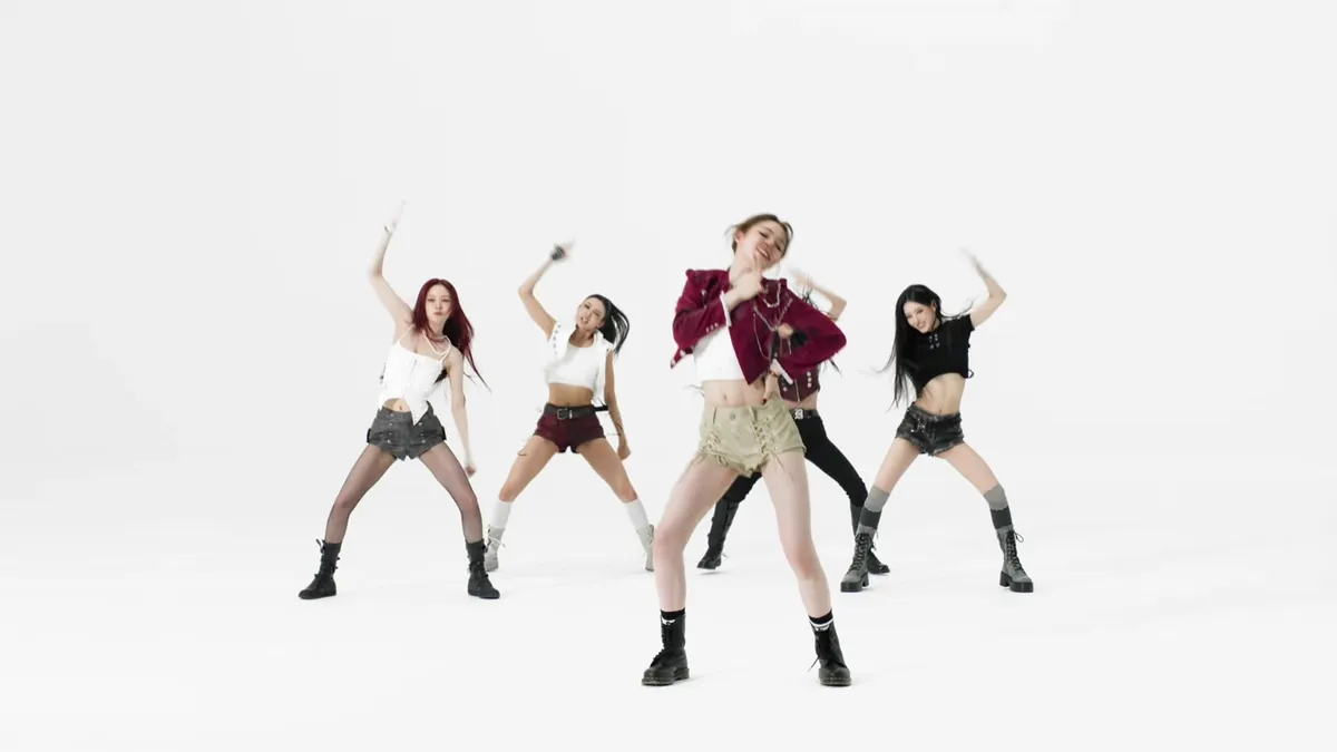 MEOVV Performs First 'DDI RO RI' Stage on Music Bank