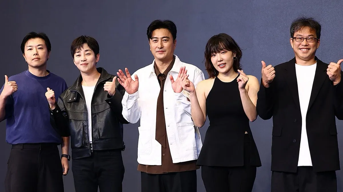 Kim Dong-hyun expresses intention to re-enlist in the Marine Corps on TikTok Original 'Tiki Taka Show'